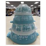 Set of 4 Graduated Pyrex Bowls