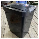 7 1/2 Gallon Waste Can with Lid