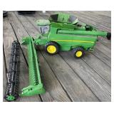 John Deere Combine & Grain Head