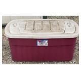 Rubbermaid Tote with Lid