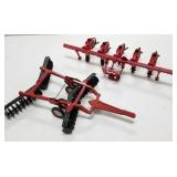 ERTL 1/16 Case IH Disc Harrow & Cultivator Toys