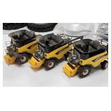 ERTL 1/32 New Holland CR9060 Combines for Parts