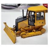 ERTL 1/16 John Deere Precision 650H Dozer, Parts
