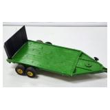ERTL 1/16 John Deere Flatbed Machinery Trailer