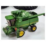 ERTL Precision 1/32 John Deere 9750 Combine