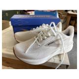 Brooks Womenï¿½s size 8.5 Run/Walk Shoes