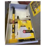 New Rubbermaid Mop & Cleaning Kit