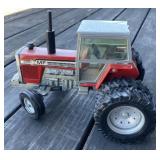 Massey Ferguson 1/16 Scale 2805 Tractor
