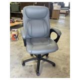 Like New Office Executive Arm Chair