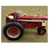International 560 Tractor