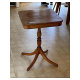 Duncan Phyfe 18" Table
