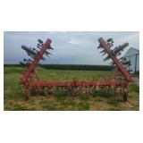 IH 133 12/30 Cultivator