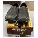 Size 8 Skechers