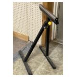 Extra Man Rolling Stand