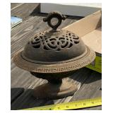 Cast Iron Decoration with Lid