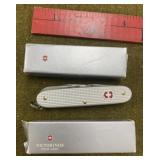 2 Victorinx Pocketknives