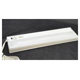 18in GE Electric Cabinet/Shop Light