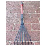 Corona Extendable Handle Rake