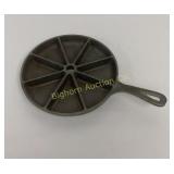 Lodge Cast Iron 9" Cornbread Scone Skillet D2 8CB