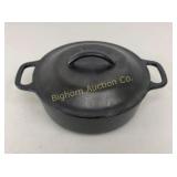 Lodge Cast Iron Seasoned 8' Dutch Oven w/ Lid