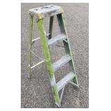 4 Ft Fiberglass Ladder