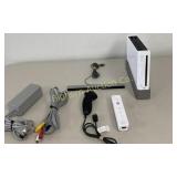 White Wii Game console w/ Controller & Cords