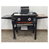 Unused Blackstone Propane 28" Griddle w/ Cover &