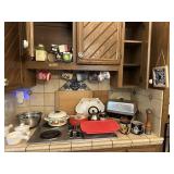 Misc contents of kitchen, pantry