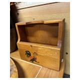 Wooden rooster decor organizer