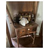 New Home Sewing machine w/cabinet