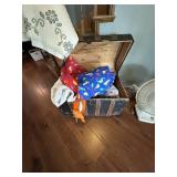 Humpback trunk with misc linens
