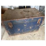 Flat-top metal trunk