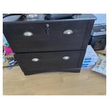 Locking drawer file cabinet