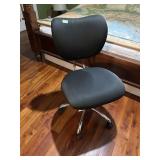 Rolling office chair