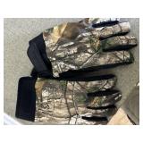 Cabellas Mens GorTex Camo insulated gloves