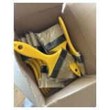 Box of misc paintbrushes