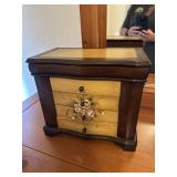 Jewelry box