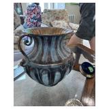 Metal vase w/handles