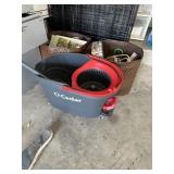 O-Cedar mop bucket