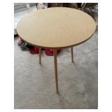 3 Leg table
