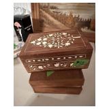 Wooden keepsake boxes