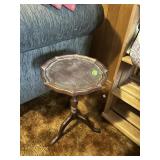 3 Leg table