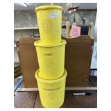 Tupperware cannister set