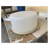 Tupperware cake carrier