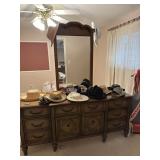 Stanley Dresser w/mirror