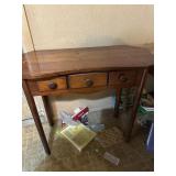 Wooden desk w/drawers