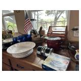 MIsc contents of kitchen