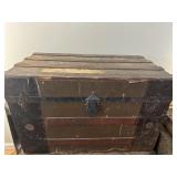 Flat-top antique wooden truck