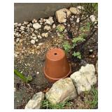 Misc outdoor planters, decor, etc