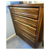 Wooden chest of drawers